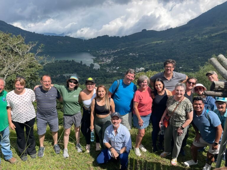 Junta Directiva de ONG Safe Passage llega a Rancho Pacaya